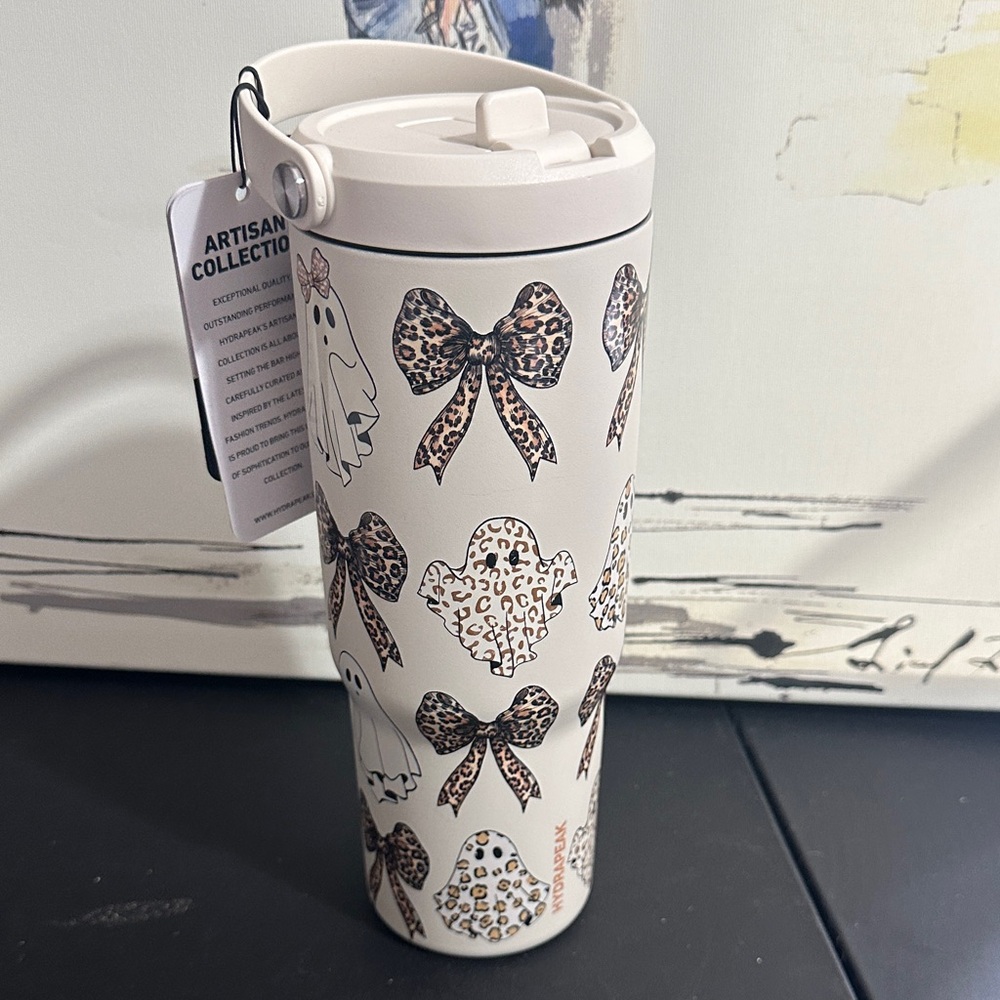 Hydrapeak artisan collection cheetah print bows and ghosts tumbler
